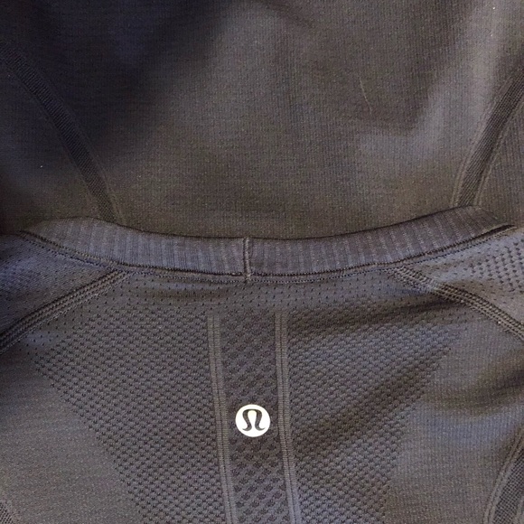 lululemon long sleeve - Picture 2 of 2